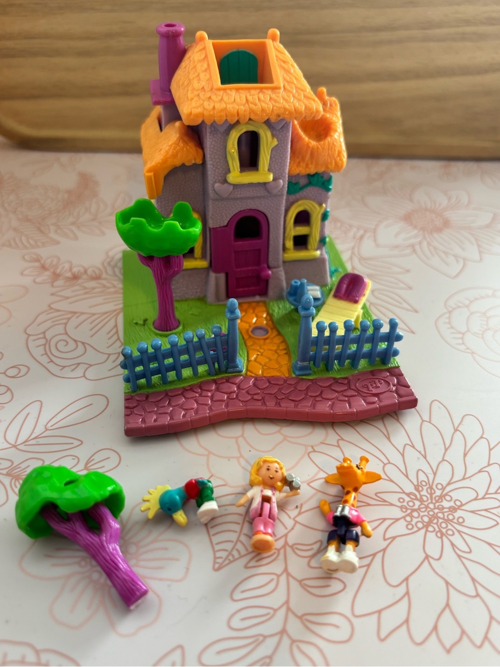 Vintage 1994 Bluebird Polly Pocket Giraffe House Complete * Tree Cracked *